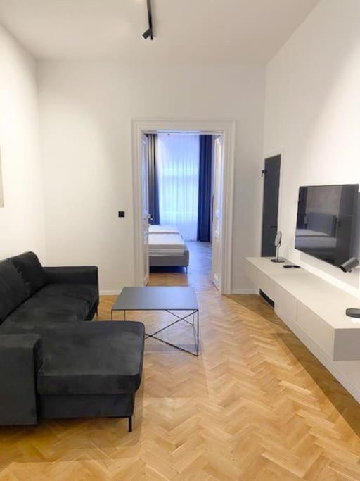 Capitol Deluxe Apartment Прага Экстерьер фото