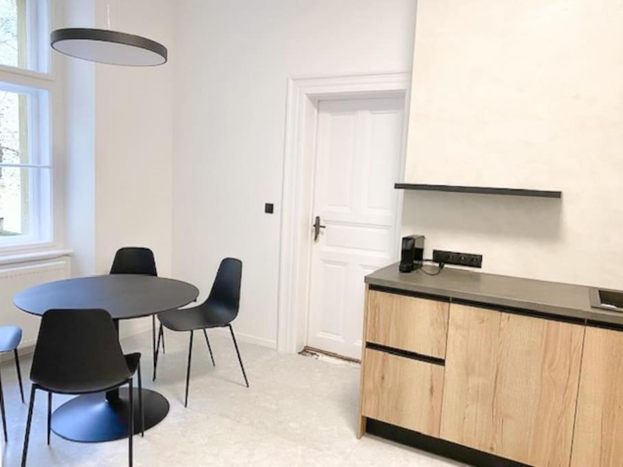 Capitol Deluxe Apartment Прага Экстерьер фото